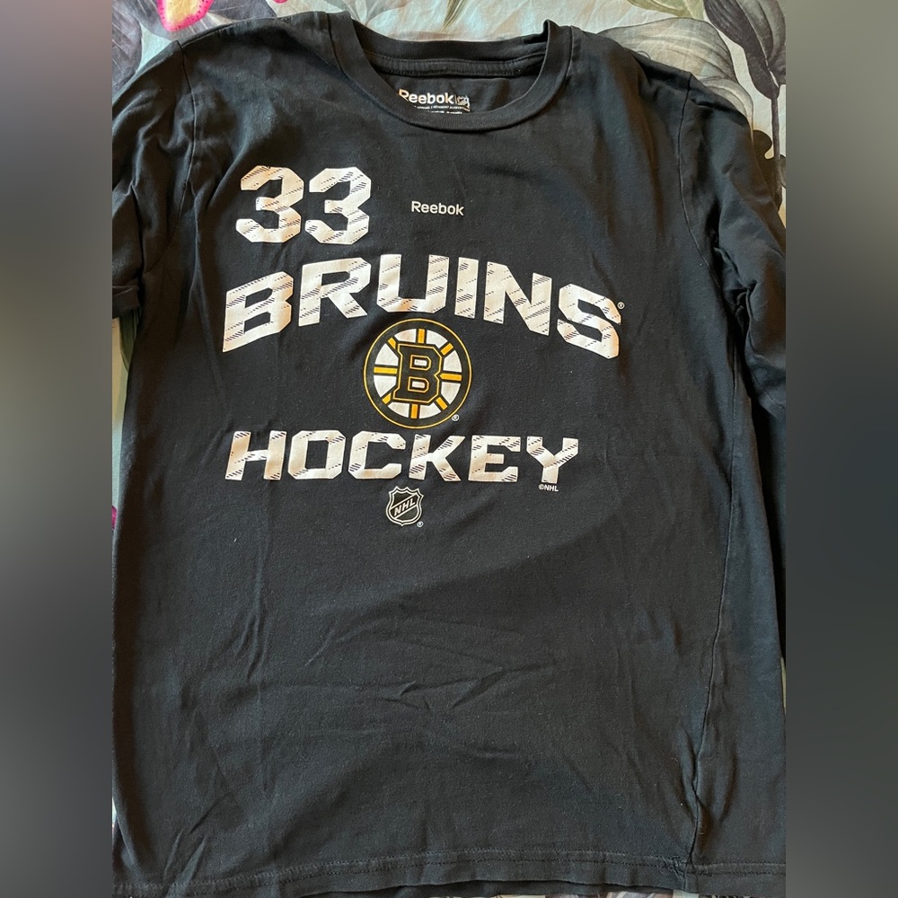 Reebok Black and White Bruins Youth  Chara Tee 
Size 14/16